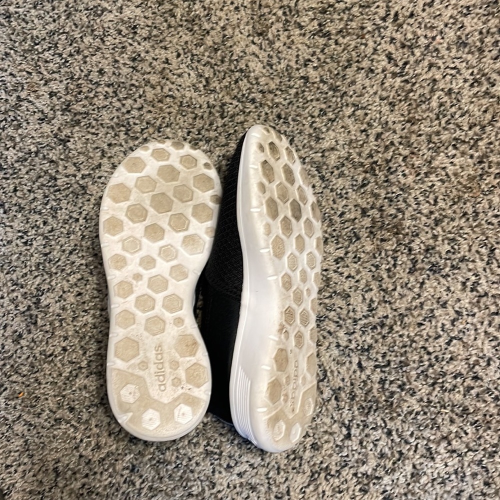 Women’s adidas shoes slip on size 6 - Picture 3 of 5